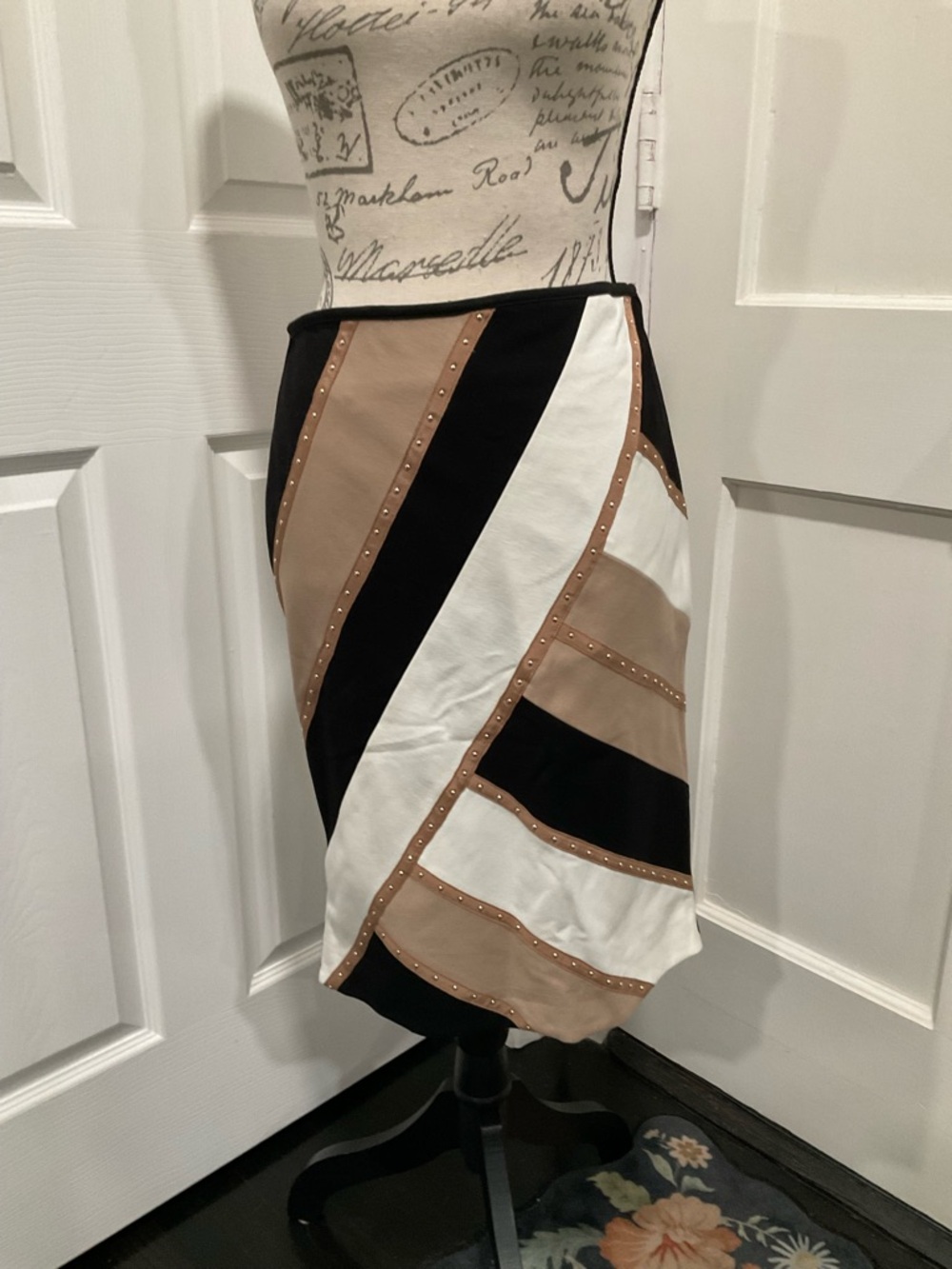 WHITE HOUSE BLACK MARKET STUDDED COLOR BLOCK SKIRT - Picture 6 of 8
